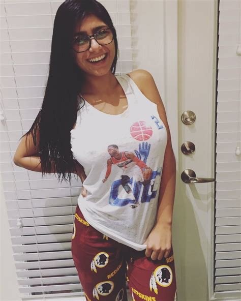 Y is MIA KHALIFA soo perfect (her body is just god gift for us)